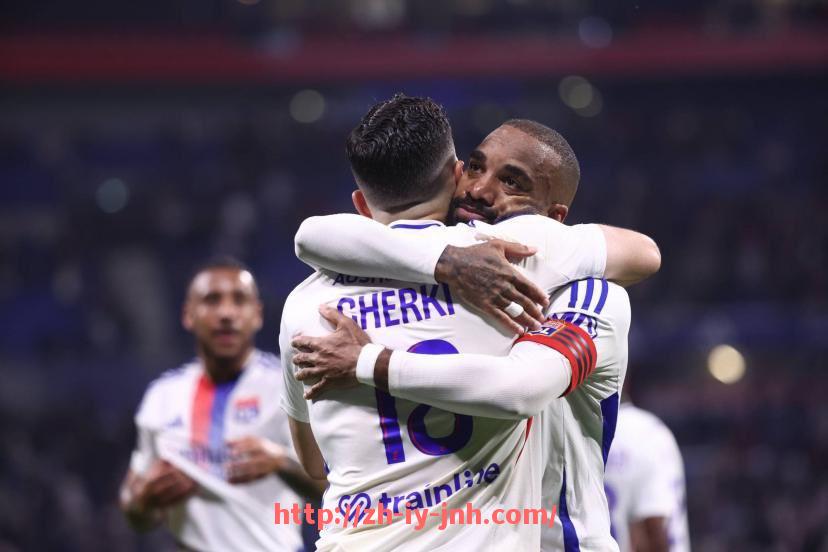 金年会体育-英超球员前十名含李玮锋的精彩表现回顾